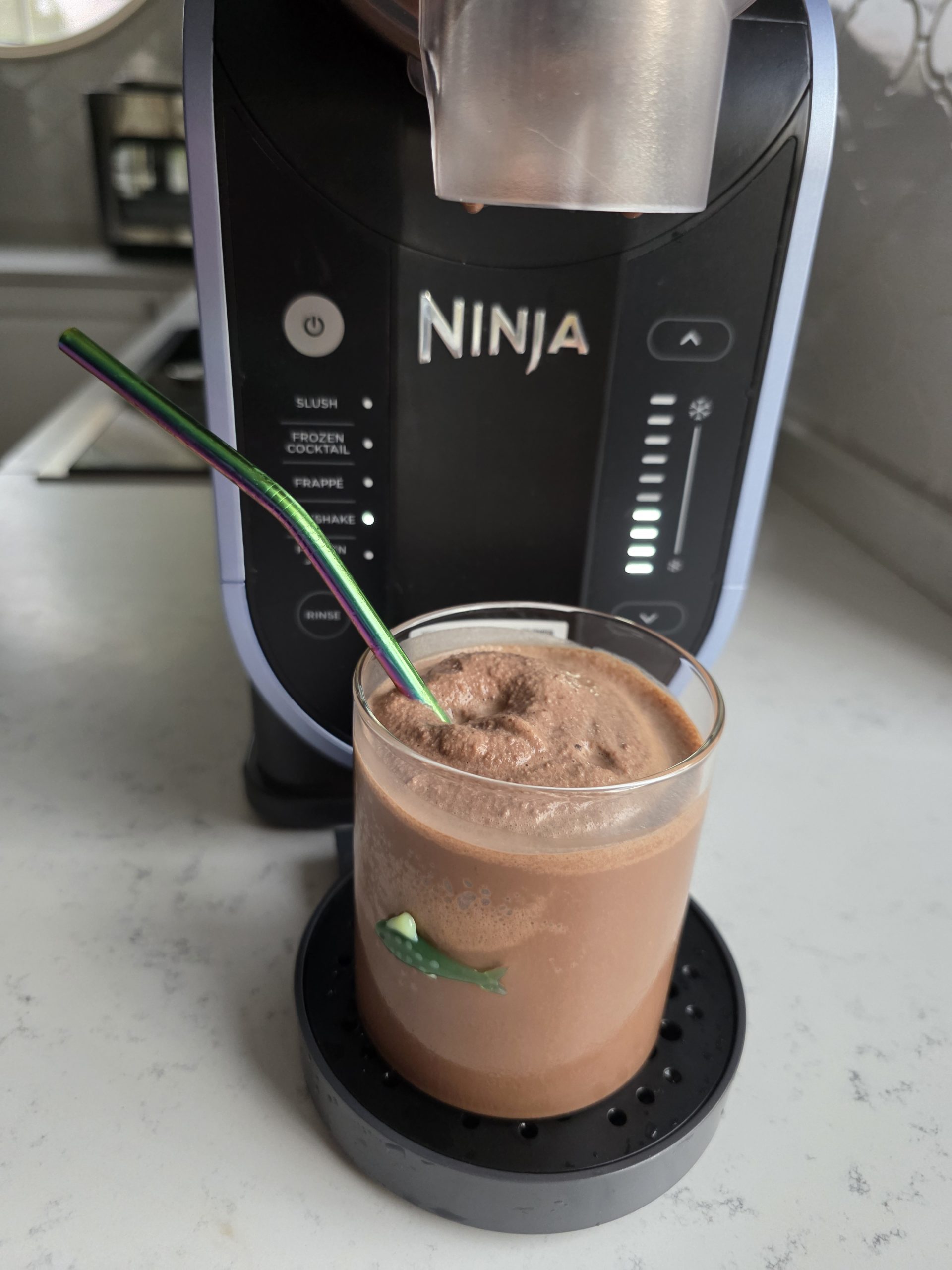 Milkshake cu ciocolată făcut acasă, mai bun decât orice găsiți în comerț