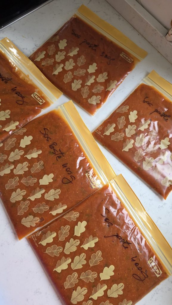 Sos de roșii pentru paste, cu busuioc