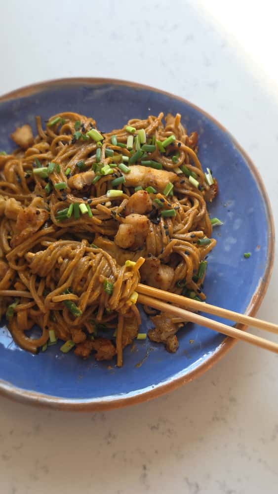 Noodles cu unt de arahide