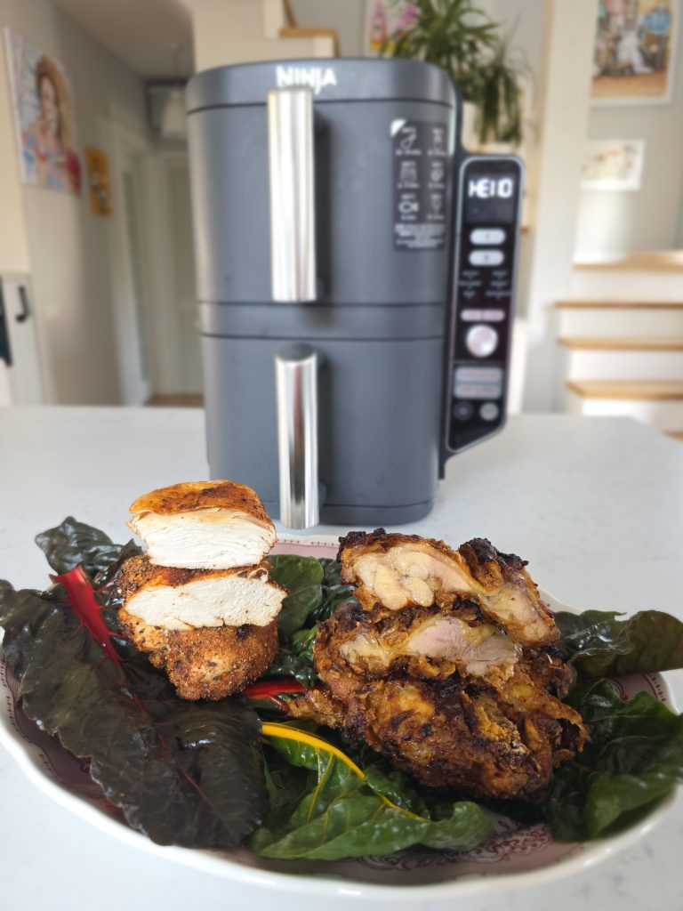 Pulpe crocante și piept suculent la air fryer