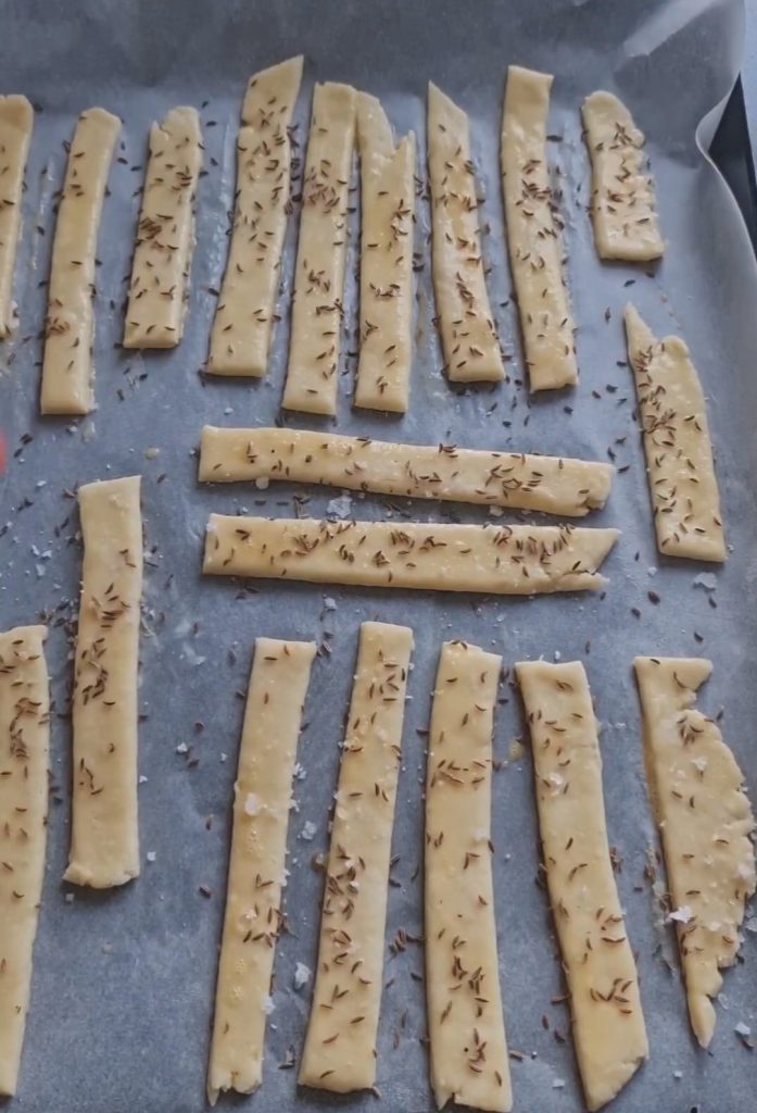 Sărățele sau saleuri cu brânză sărată