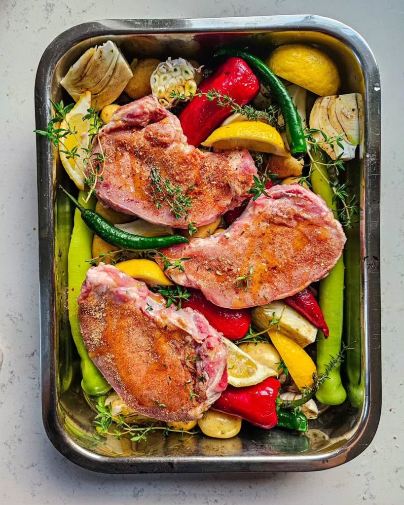 Legume cu cotlete de porc la cuptor