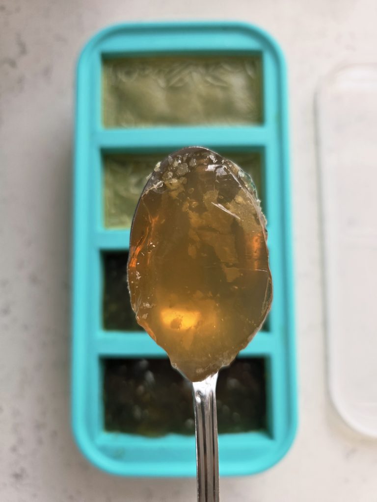 Zeama de oase de vită la slow cooker