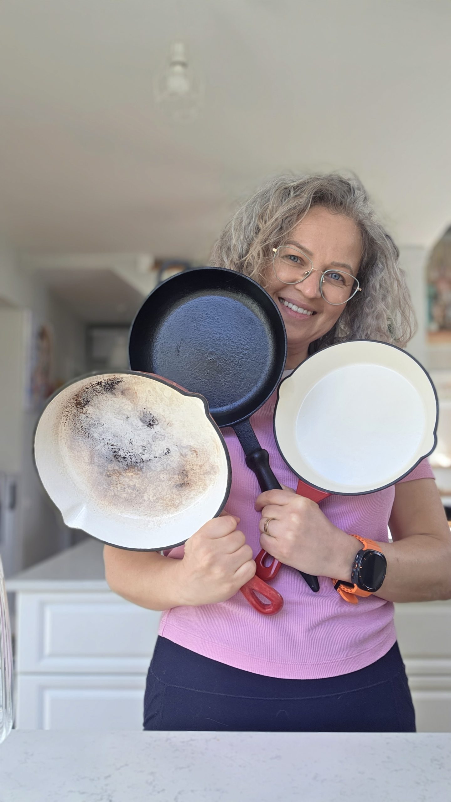 Ce tigăi de fontă folosesc și cum gătesc în ele