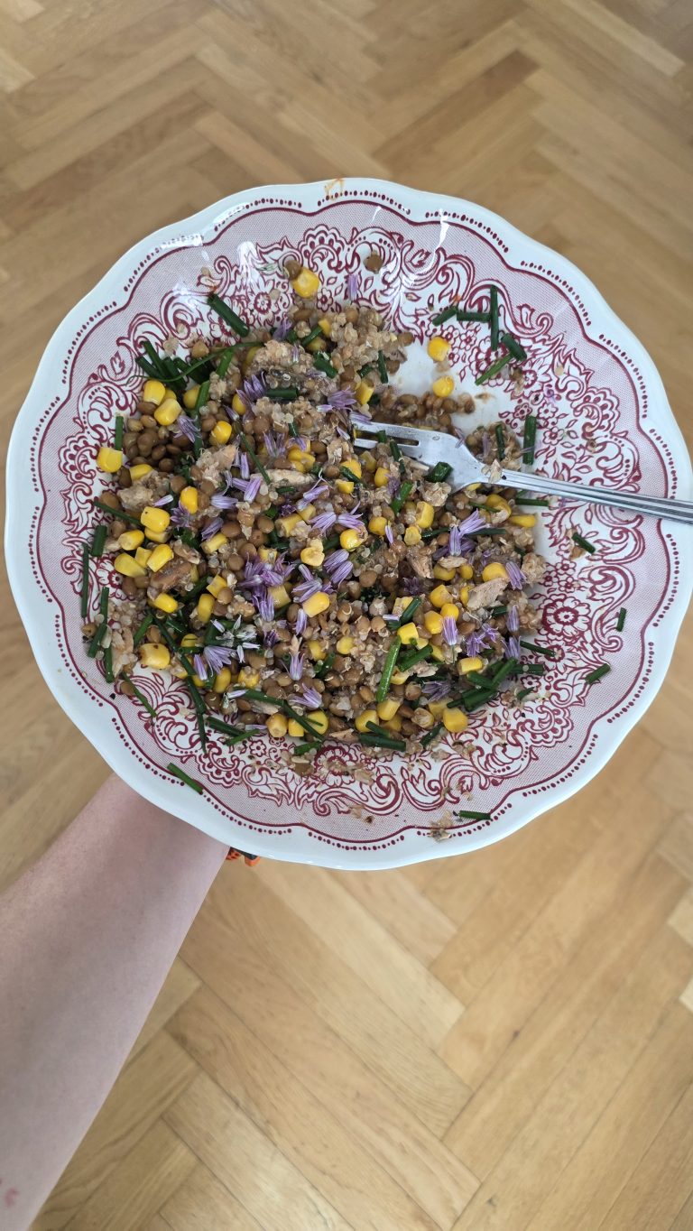 Salată rapidă cu sardine