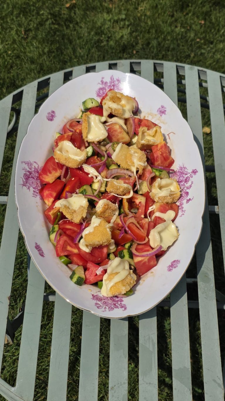 Salată cu roșii și cașcaval pane la airfryer