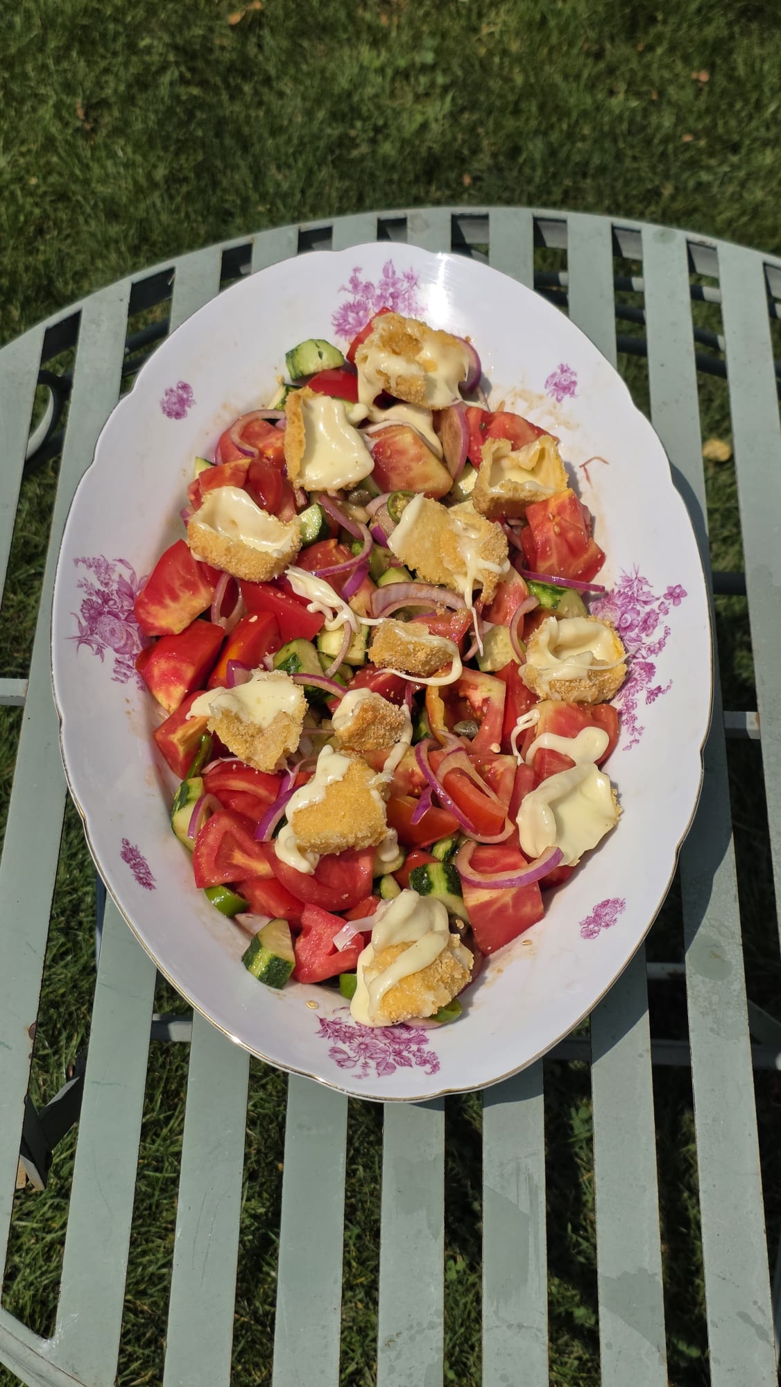 Salată cu roșii și cașcaval pane la airfryer