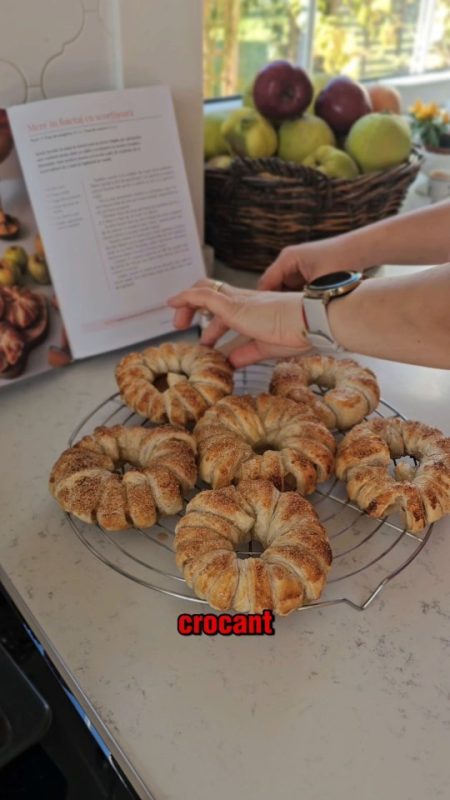 Mere în foietaj din cartea "Deserturi Magice cu Prăjiturela"